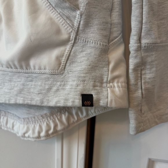 Studio by Energy Zone Women’s Zip Up Athletic Sweater Size Small - Picture 6 of 13